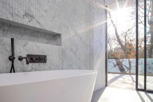 Brightwater by Rove Travel - Sauna, Pool & Outdoor Spaces in Northwest Harbor (NY)