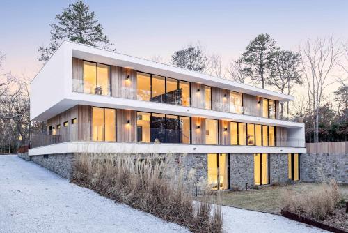 Brightwater by Rove Travel - Sauna, Pool & Outdoor Spaces in Northwest Harbor (NY)