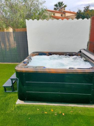House with 5 bedrooms and HOT TUB, Saint-Cyprien-Plage (zdjęcie 2)