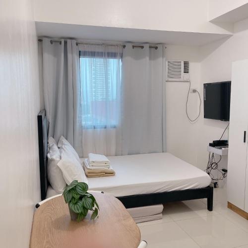 Serene Condo Unit in Front of US Embassy, Манила