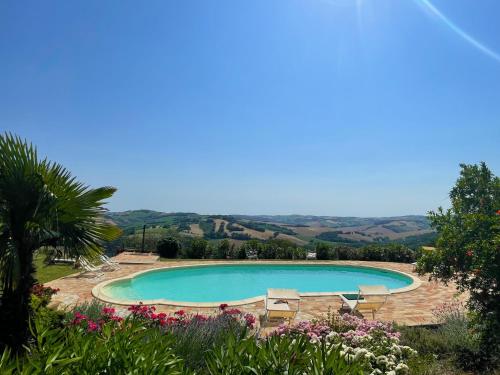 Peldbaseins, Casa Zefiro 4 by Marche Holiday Villas in Orciano di Pesaro