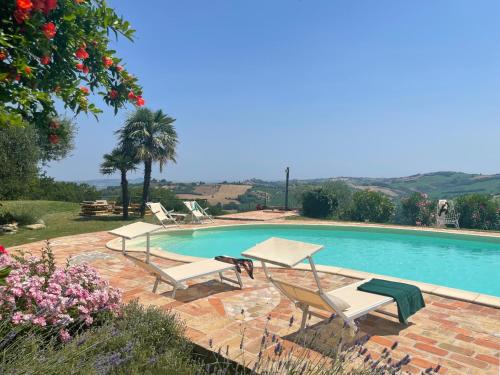 Peldbaseins, Casa Zefiro 4 by Marche Holiday Villas in Orciano di Pesaro