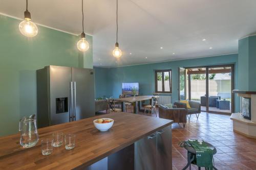 Iekārtas, Villa Traiani 8&2 by Marche Holiday Villas in Piagge