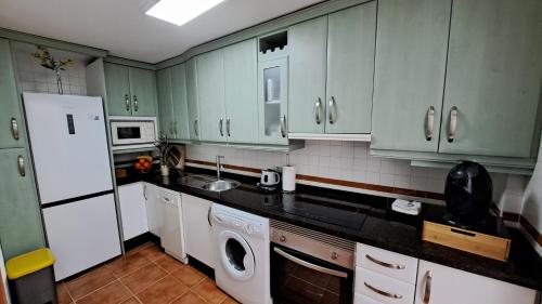 Cocina, Apartamentos Maria Cristina con parking privado gratis in Cordoba Suburbs