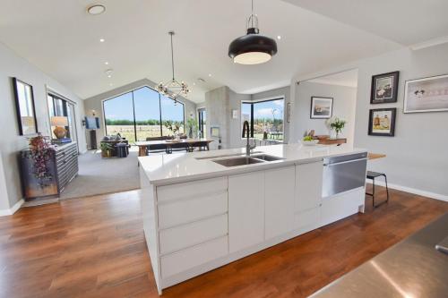 Majestic Mountain Retreat in Twizel