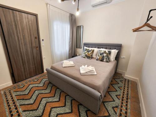 Emerald House Rooftop & Stylish Apartments In Central Athens - image 3