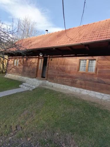 Stara hiža (Stara hiza) in Gorkovec