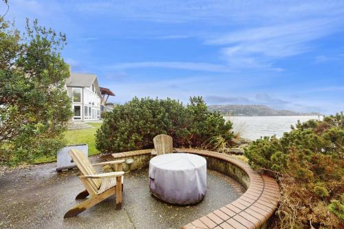 Camano Island Waterfront Modern Splendor in Kamano sala (WA)