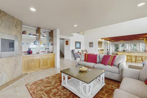 Camano Island Waterfront Modern Splendor in Kamano sala (WA)