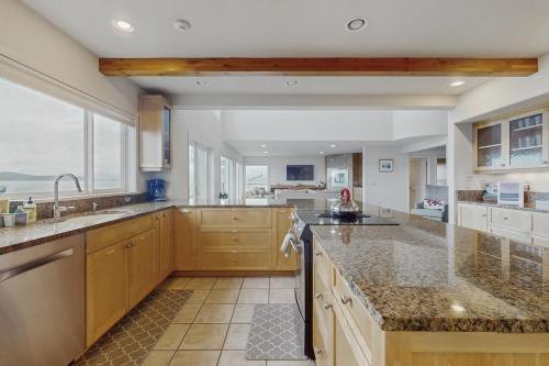Camano Island Waterfront Modern Splendor in Kamano sala (WA)