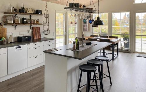 Kitchen, Lovely Home In Glanshammar With Kitchen in Glanshammar