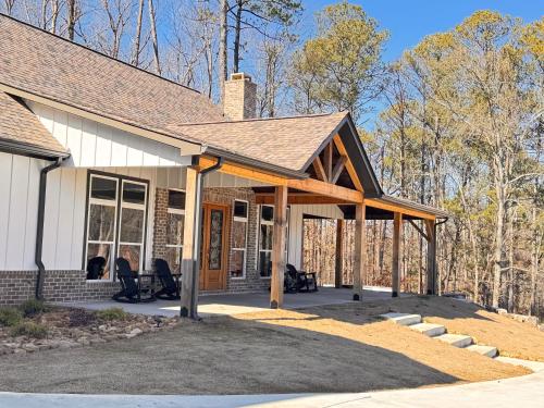 Spacious and Relaxing Home Near Allatoona and Lakepoint Spacious and Relaxing Home Near Allatoona and Lakepoint