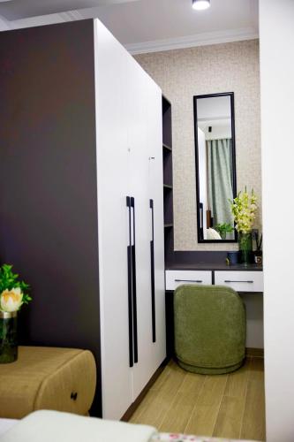 One-Bedroom Apartment image 1