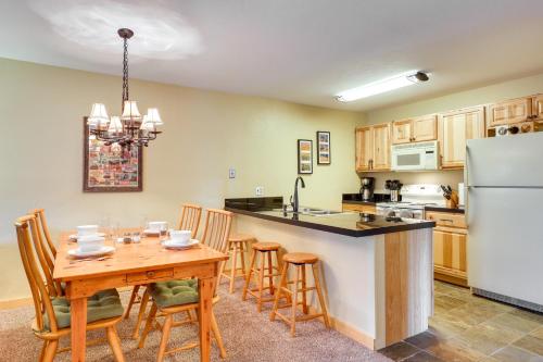 Cozy Winter Park Condo with Hot Tub and Shuttle! in Winter Park, USA