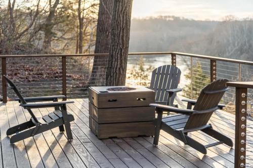 Facilities, Exclusive Wooded Chalet w Magnificent River Views in Shepherdstown (WV)