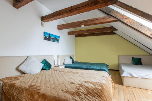 Mansard in Old Town - image 3