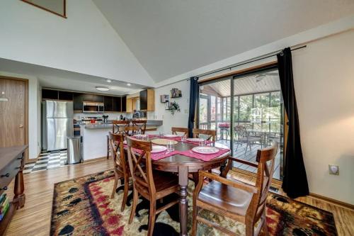 Køkken, Golf Course Views Hot Tub Games & Pool Access in Hedgesville