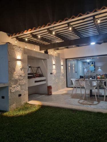 House in Cuernavaca near Teques in Alpuyeca