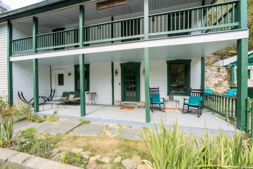 Minutes to Downtown Harpers Ferry Hot Tub in Bolivar (WV)