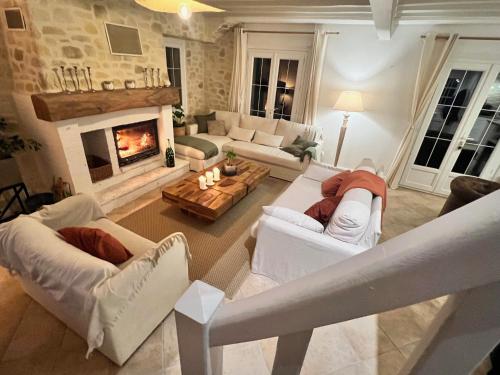 Közös társalgó / TV, Villa d exception au vert - Spa Piscine - 1h Paris 20 pers in Poligny (Ile-de-France)