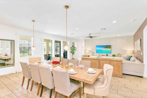 SUPER SIZE - 11BDr SPACiOUS HOME w POOL & HOT TUB, Kissimmee (zdjęcie 4)