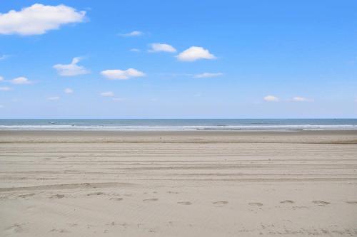 Close to the beach #2 Great 2 bedrooms condo detail