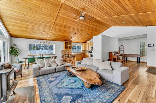Soda Springs Getaway with River & Lake Access