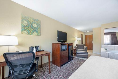 King Room with Jetted Tub - Non-Smoking