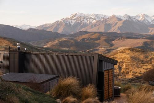 Snowgrass Hut - Above & Beyond in Mount Somers