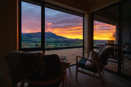 Snowgrass Hut - Above & Beyond in Mount Somers