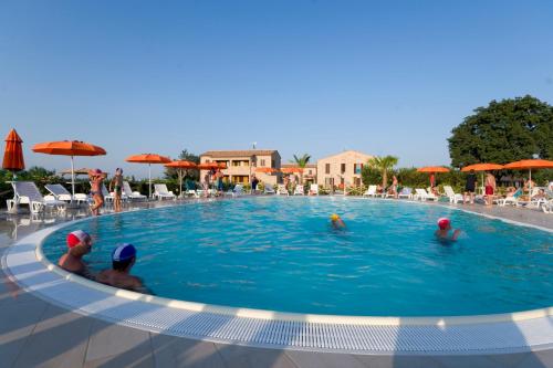 Swimming pool, Residence Casale Torrenova al Conero in Potenza Picena