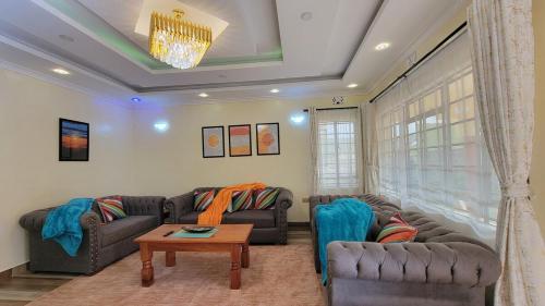 Three-Bedroom House image 1