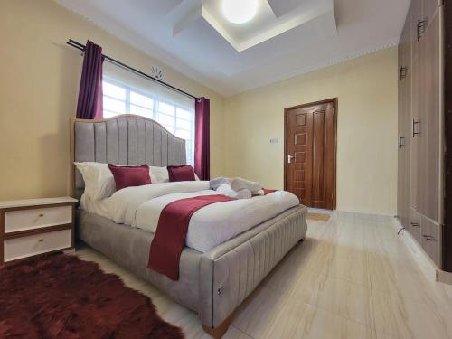 Three-Bedroom House image 2