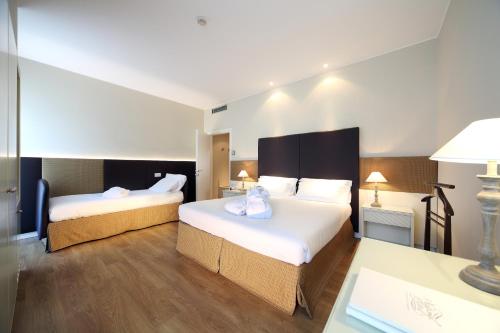 National Hotel - image 13