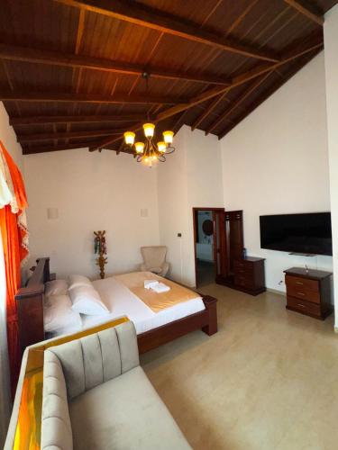 VILLA ORION piscina y discoteca PRIVADA K18