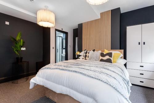 Ashton Getaway Sleeps 14 Free Parking in Ashton under Lyne