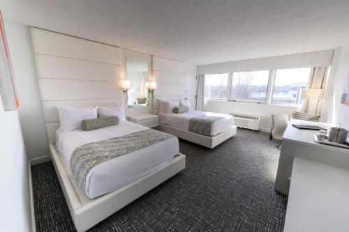 Oyster Point Hotel in Red Bank, USA