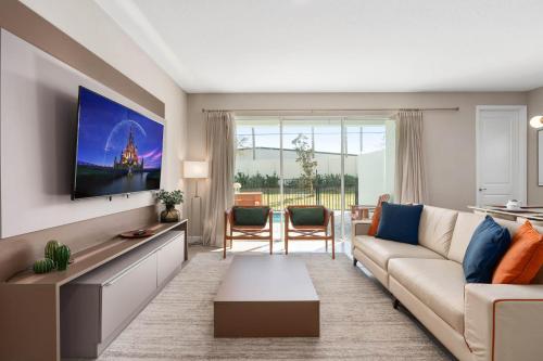SUPER CLOSE -DISNEY's PARKs THEME ROOMs & POOL