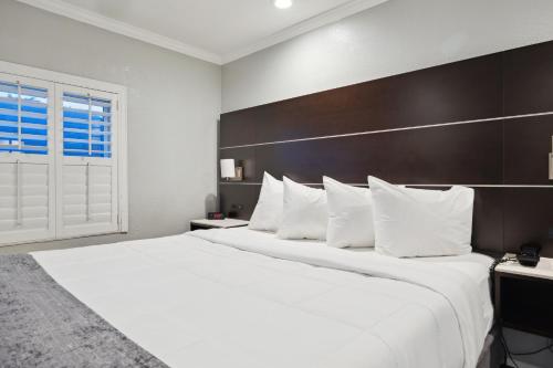 Bayhill Inn - image 3