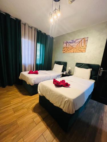 Deluxe Twin Room room in Jawad Hotel by Sandra