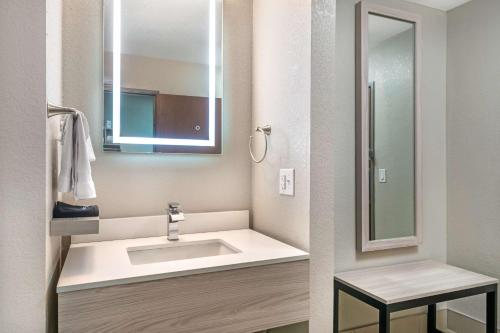 Coratel Inn & Suites Park city - image 13