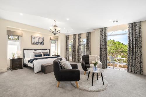 Luxurious French Provincial Home in Mt Waverley in Mount Waverley