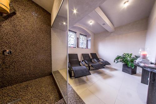 Gyógyfürdő, Schloss Hotel Wolfsbrunnen in Meinhard