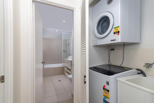 One-Bedroom Apartment image 5