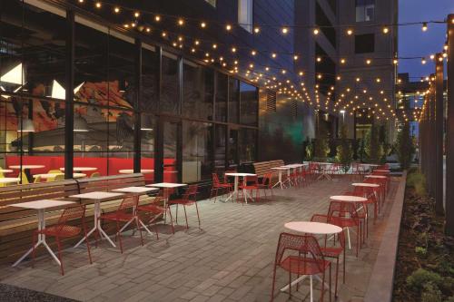 Radisson Red Minneapolis Downtown - image 10