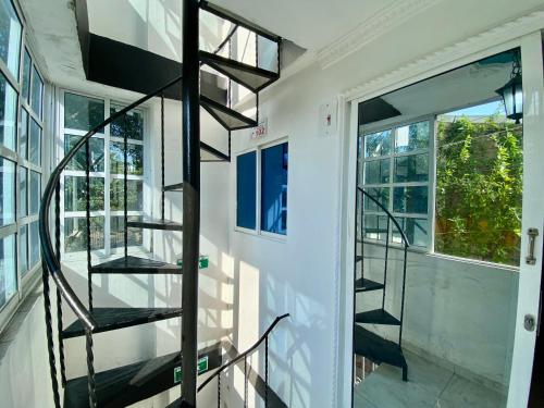 2 bedrooms, 5 beds