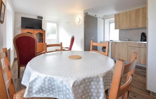 кухня, Pet Friendly Apartment in Virandeville
