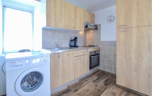 кухня, Pet Friendly Apartment in Virandeville