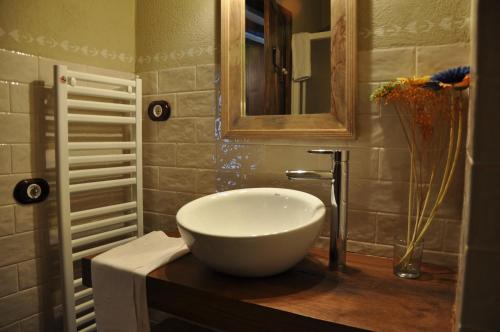 Bathroom, Apartamentos Turismo Rural Casa Purroy in El Grado