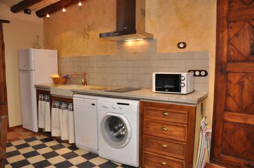 Apartamentos Turismo Rural Casa Purroy - image 7